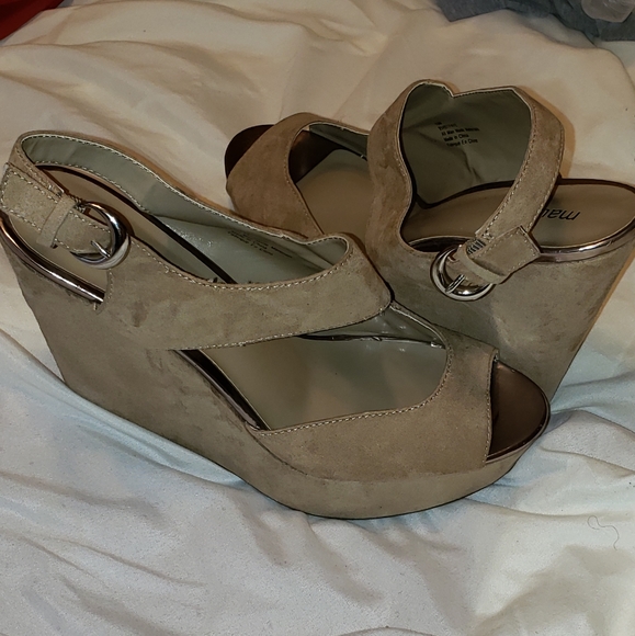 Women's Shoes - Picture 5 of 5